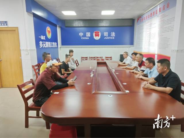 組織雙方進行面對面協商。麥毅攝 組織雙方進行面對面協商。麥毅攝